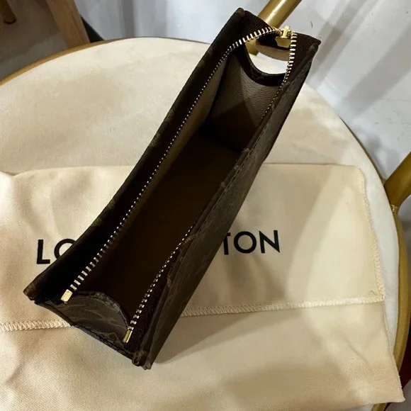 Louis Vuitton Monogram Toiletry Pouch 15 - Picture 6 of 7